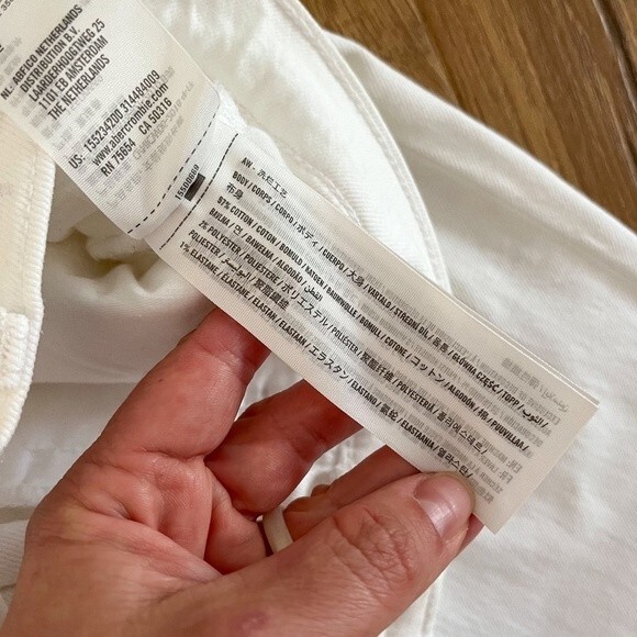 Abercrombie & Fitch Ultra High Rise Ankle Straight Jean in Ripped White | 25 - Picture 4 of 6